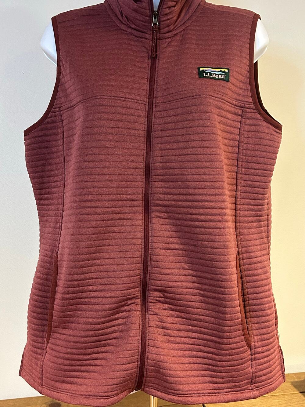 LL Bean Lg Women's Airlight Vest Lightweight Horizontally Ribbed Burgundy Zip